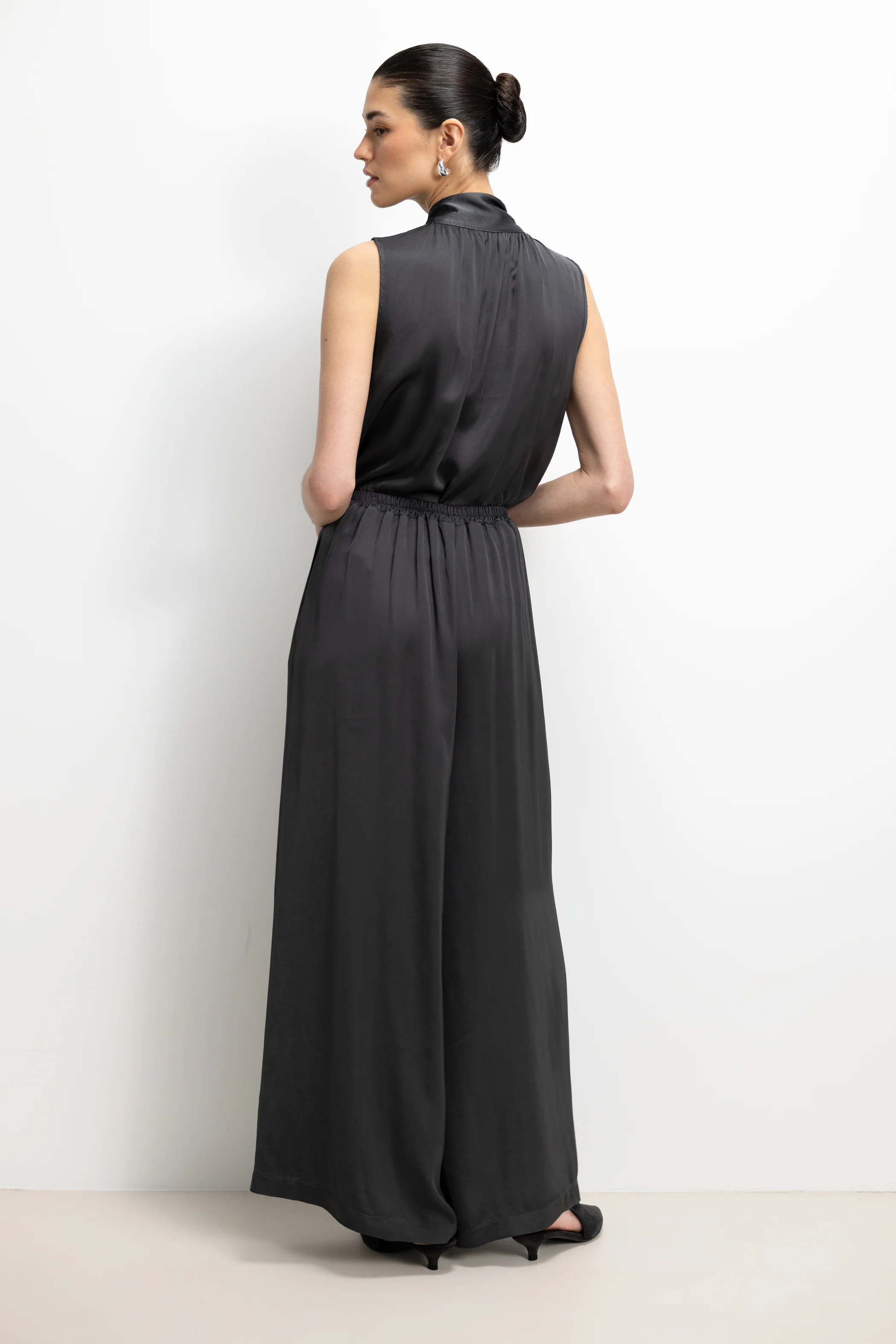 Arden Pleated Elastic Waist Satin Trousers | Anthracite - Image 2