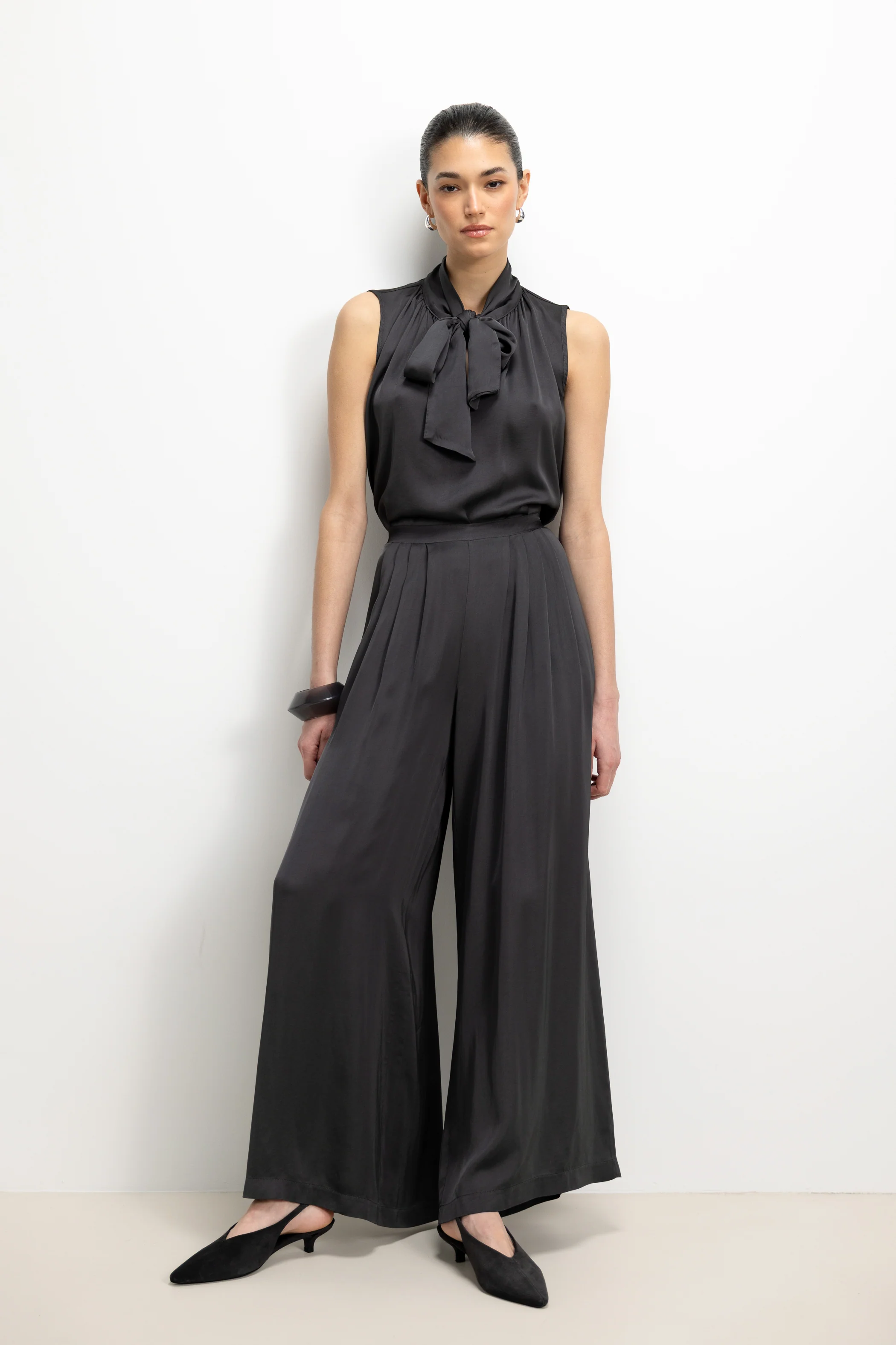 Arden Pleated Elastic Waist Satin Trousers | Anthracite - Image 4