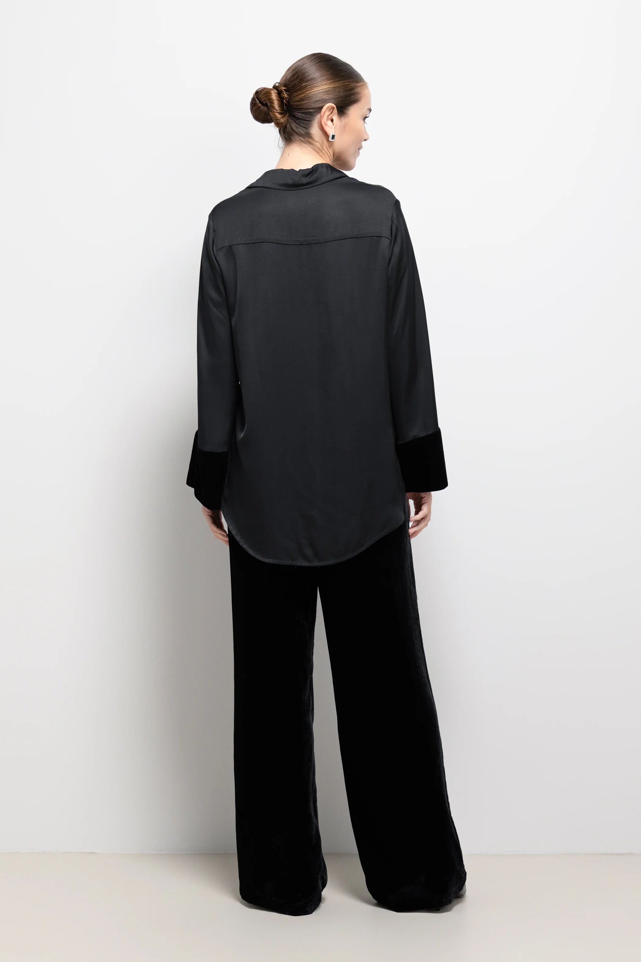 Caroline Velvet Cuff Shirt | Black - Image 4
