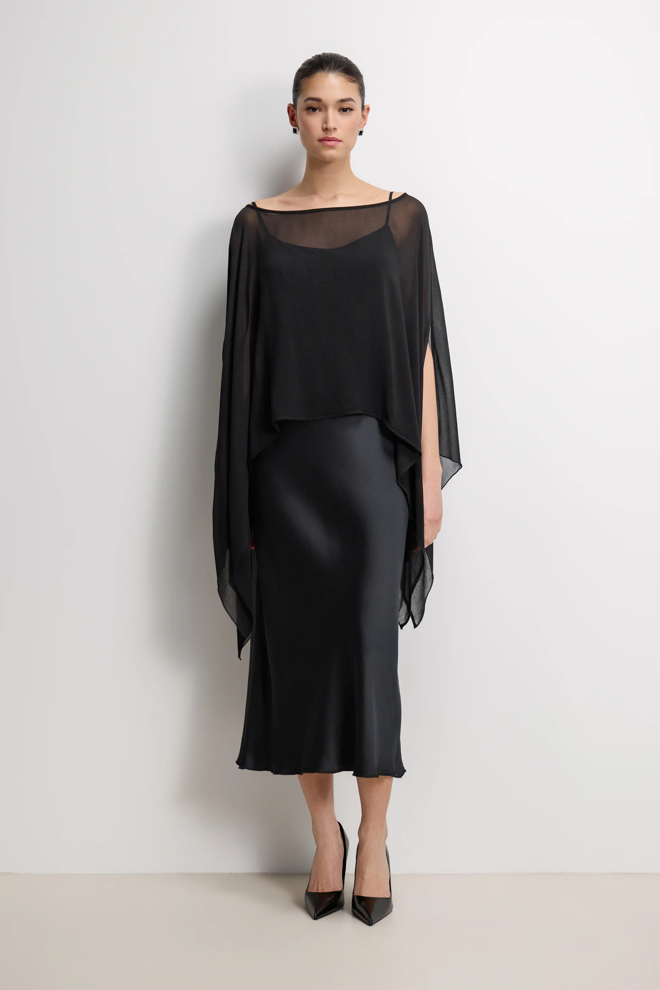 Emberly Lightweight Poncho | Black - Image 3
