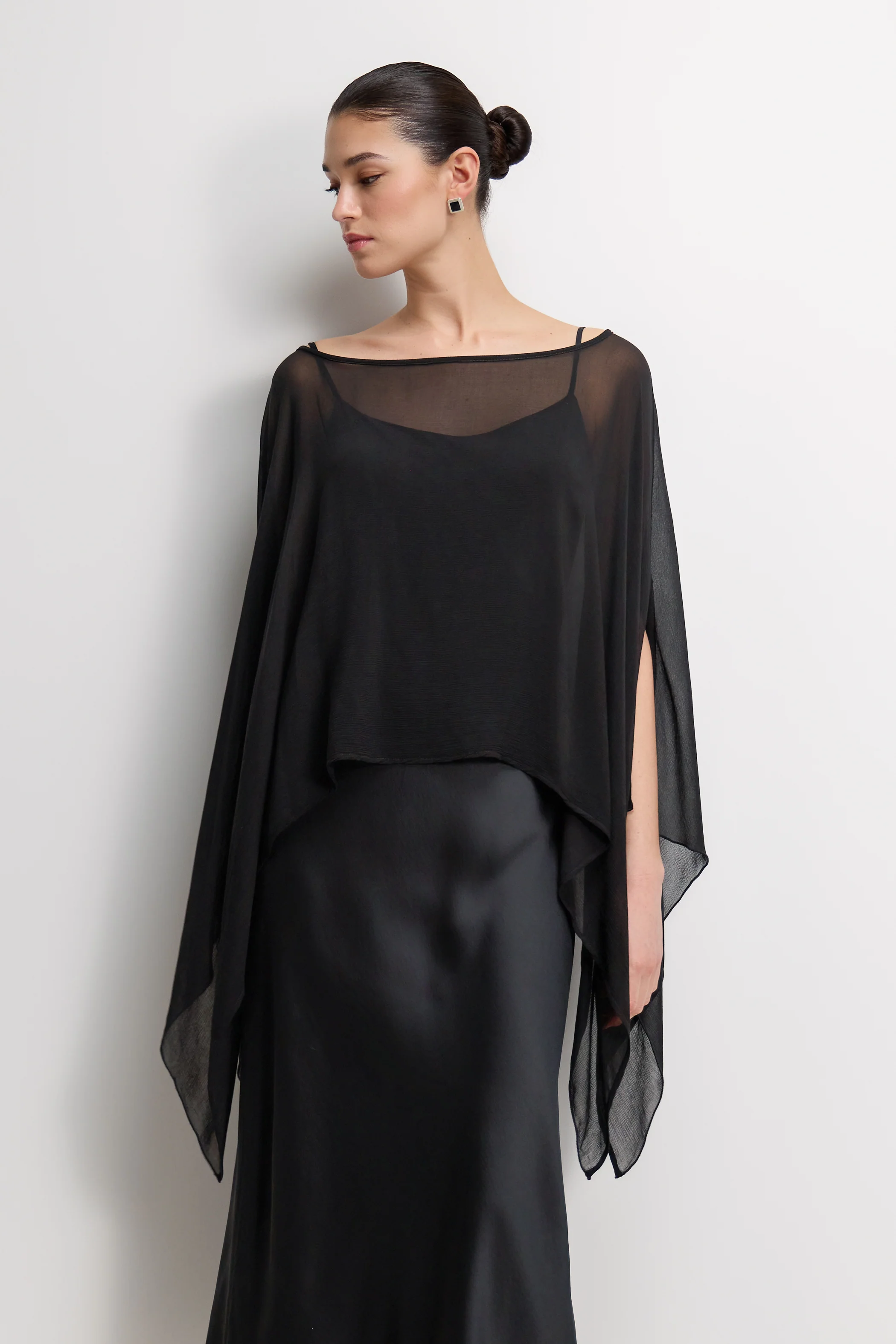 Emberly Lightweight Poncho | Black - Image 4