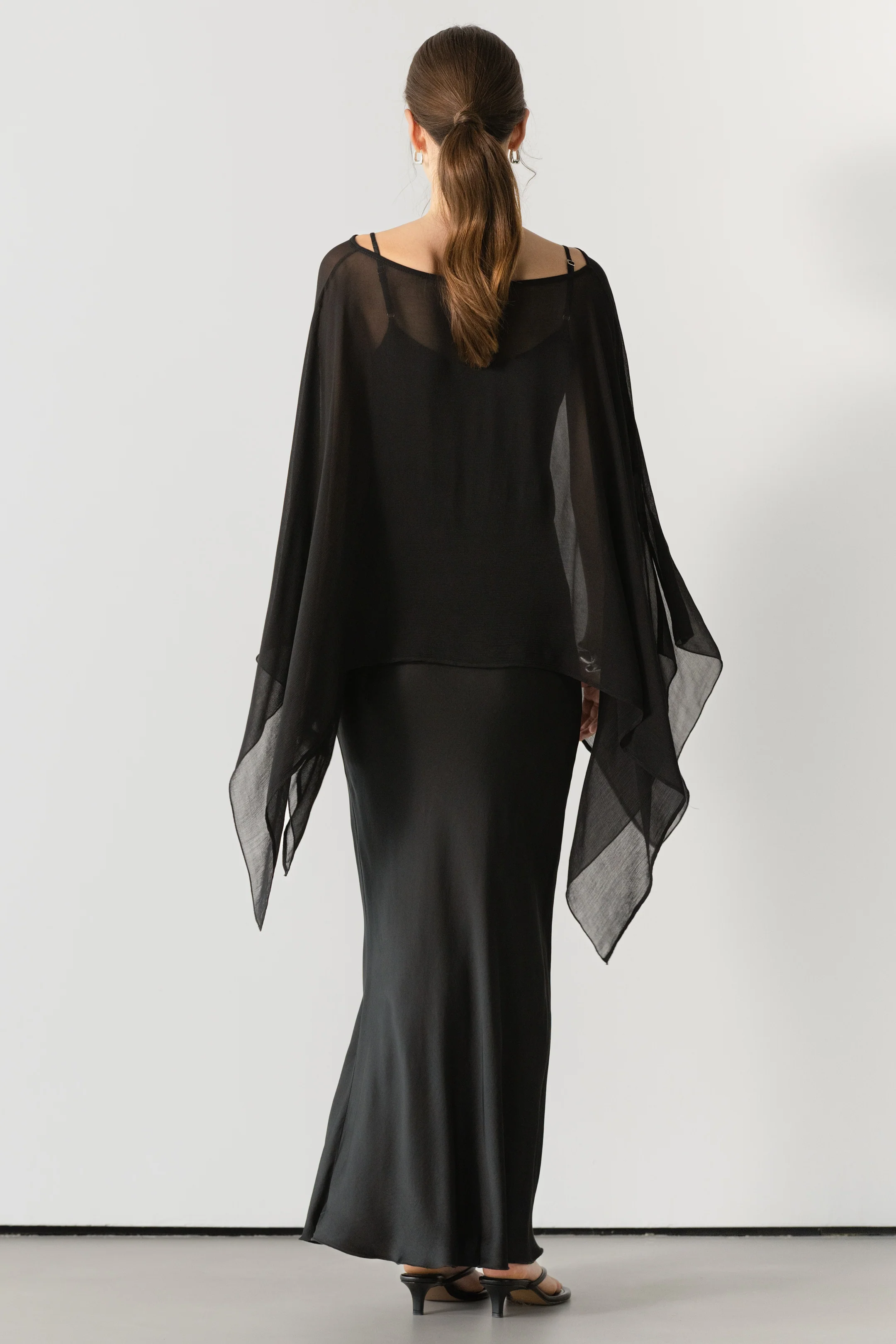 Emberly Lightweight Poncho | Black - Image 6