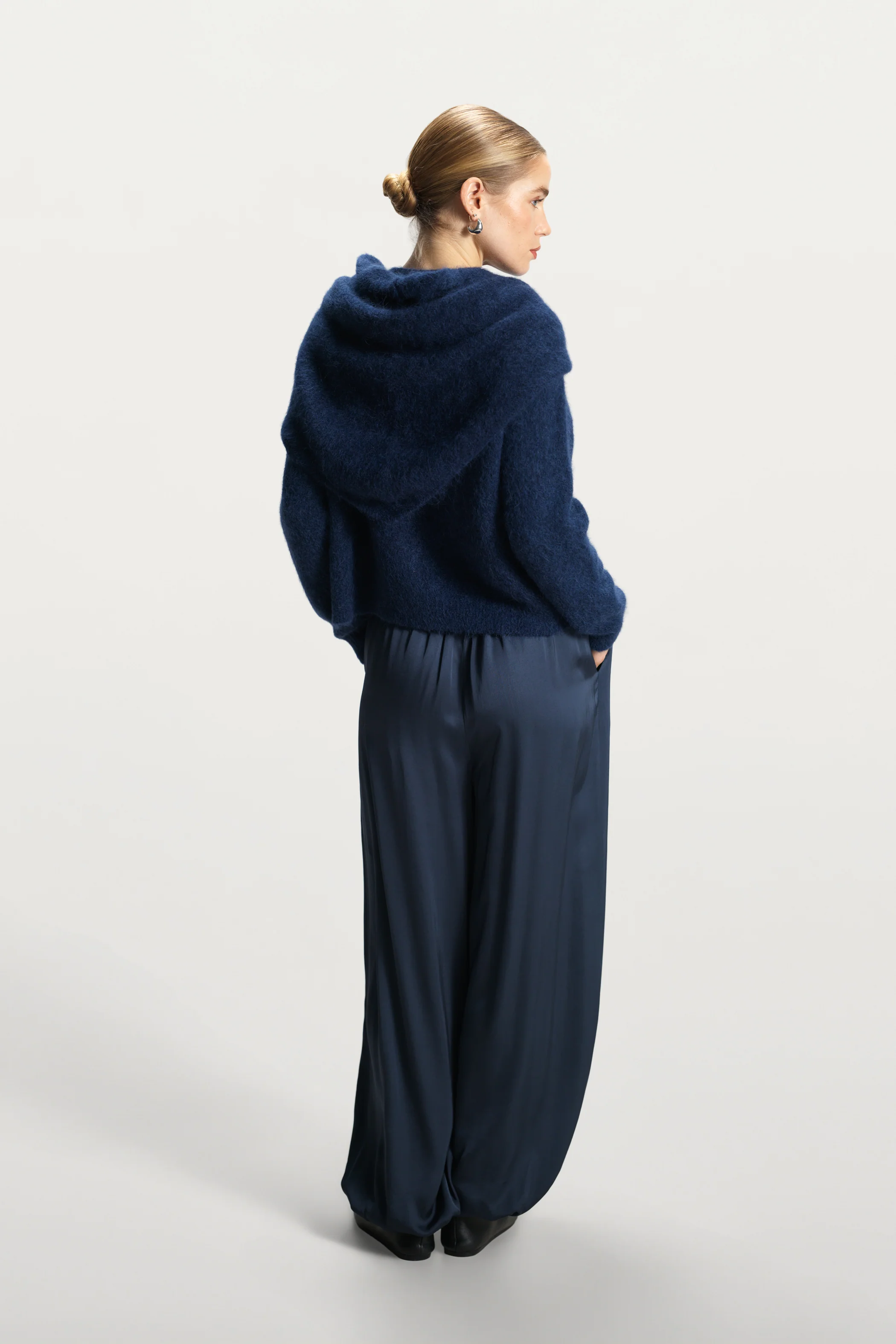 Evie Triangle Maxi Scarf | Navy | Alpaca-Wool Blend - Image 3