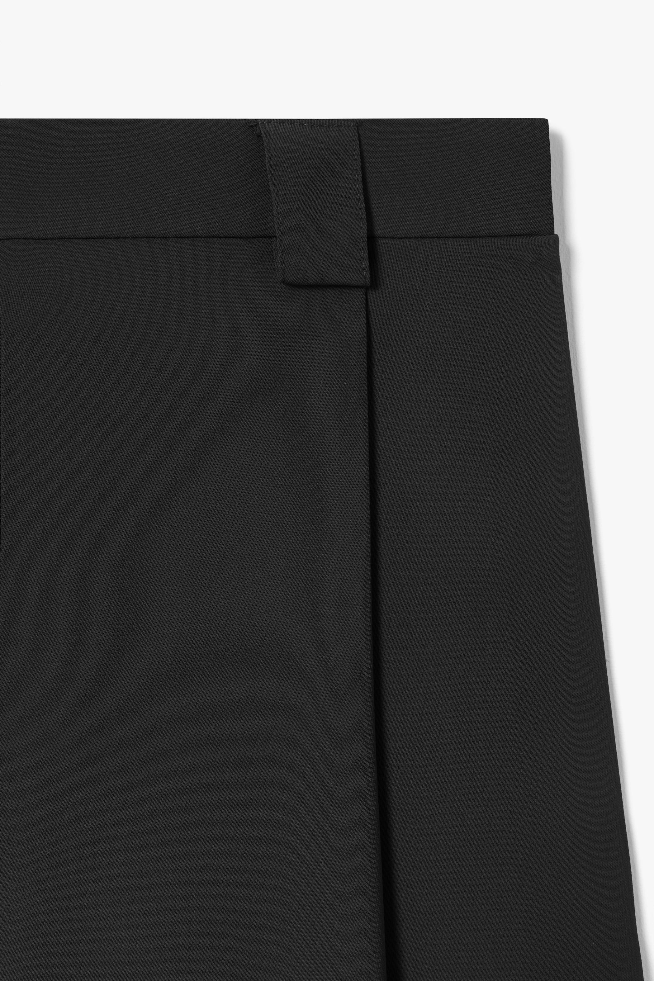 Gabriella Pleated Elastic Waist Trousers | Black - Image 4