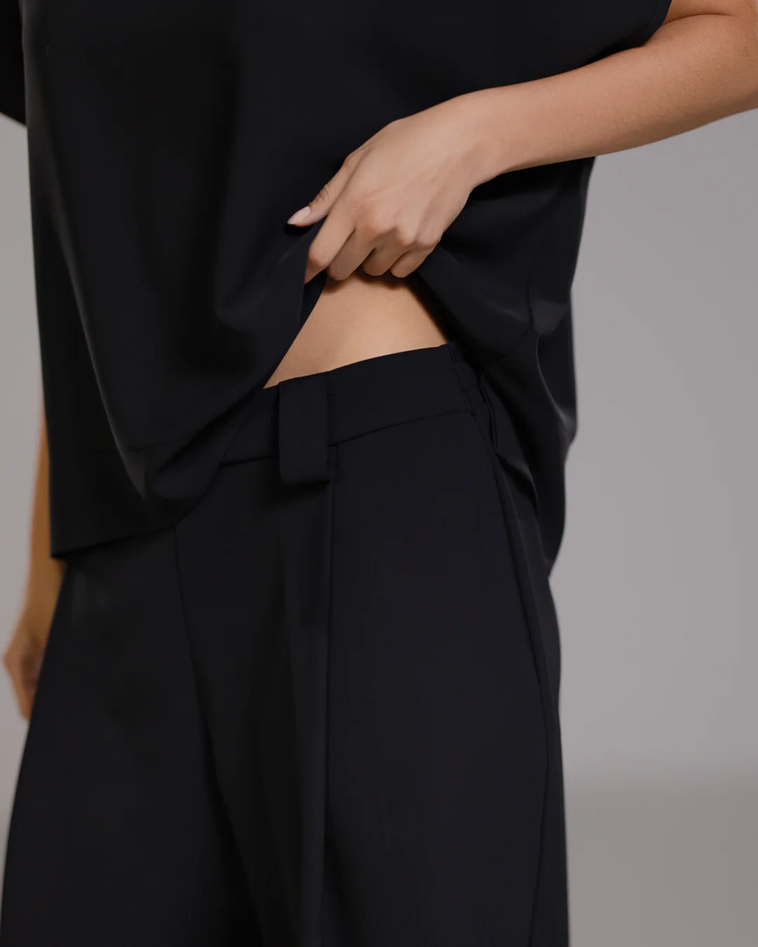 Gabriella Pleated Elastic Waist Trousers | Black - Image 9