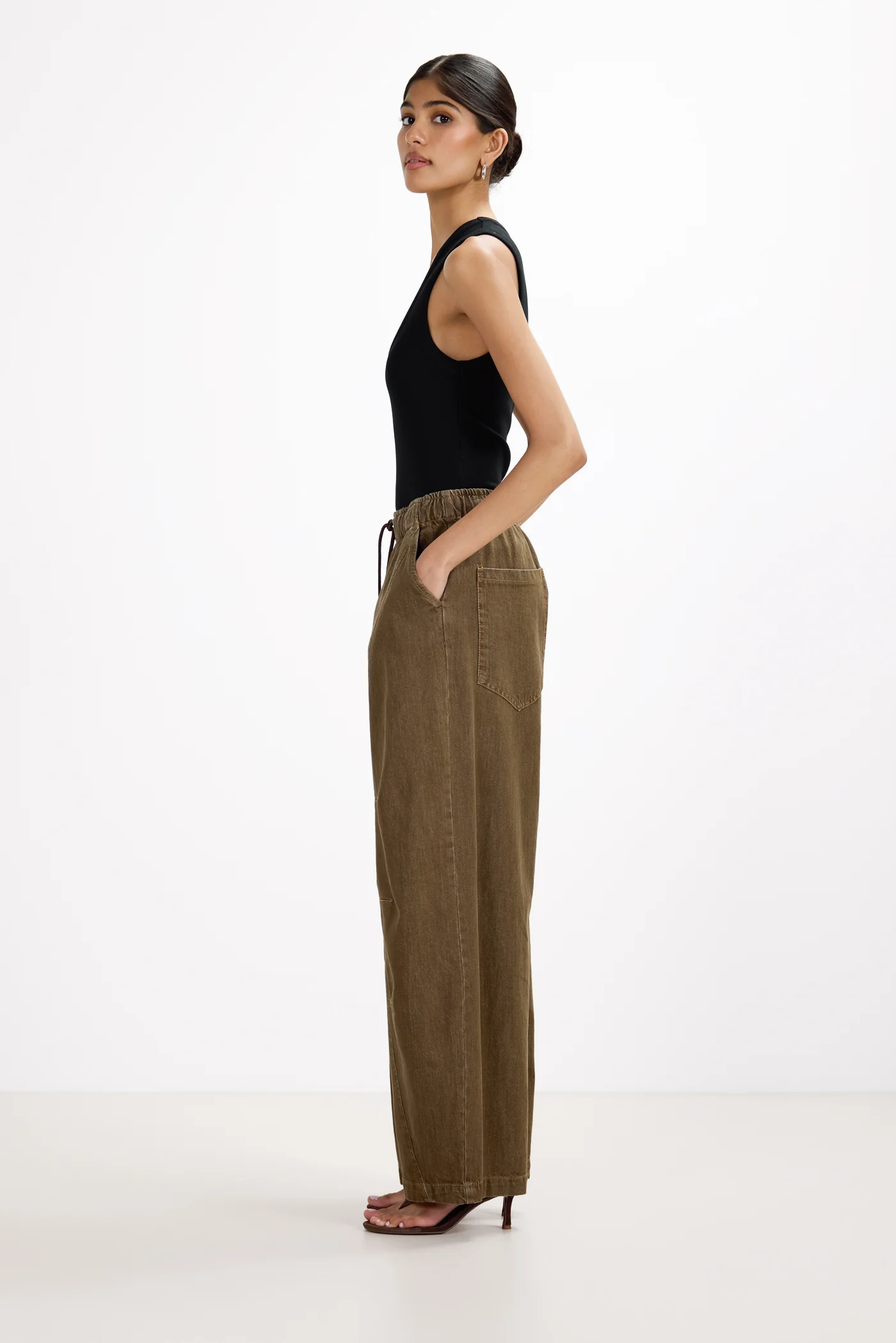 Juno Elastic Waist Barrel Jeans | Washed Brown - Image 3
