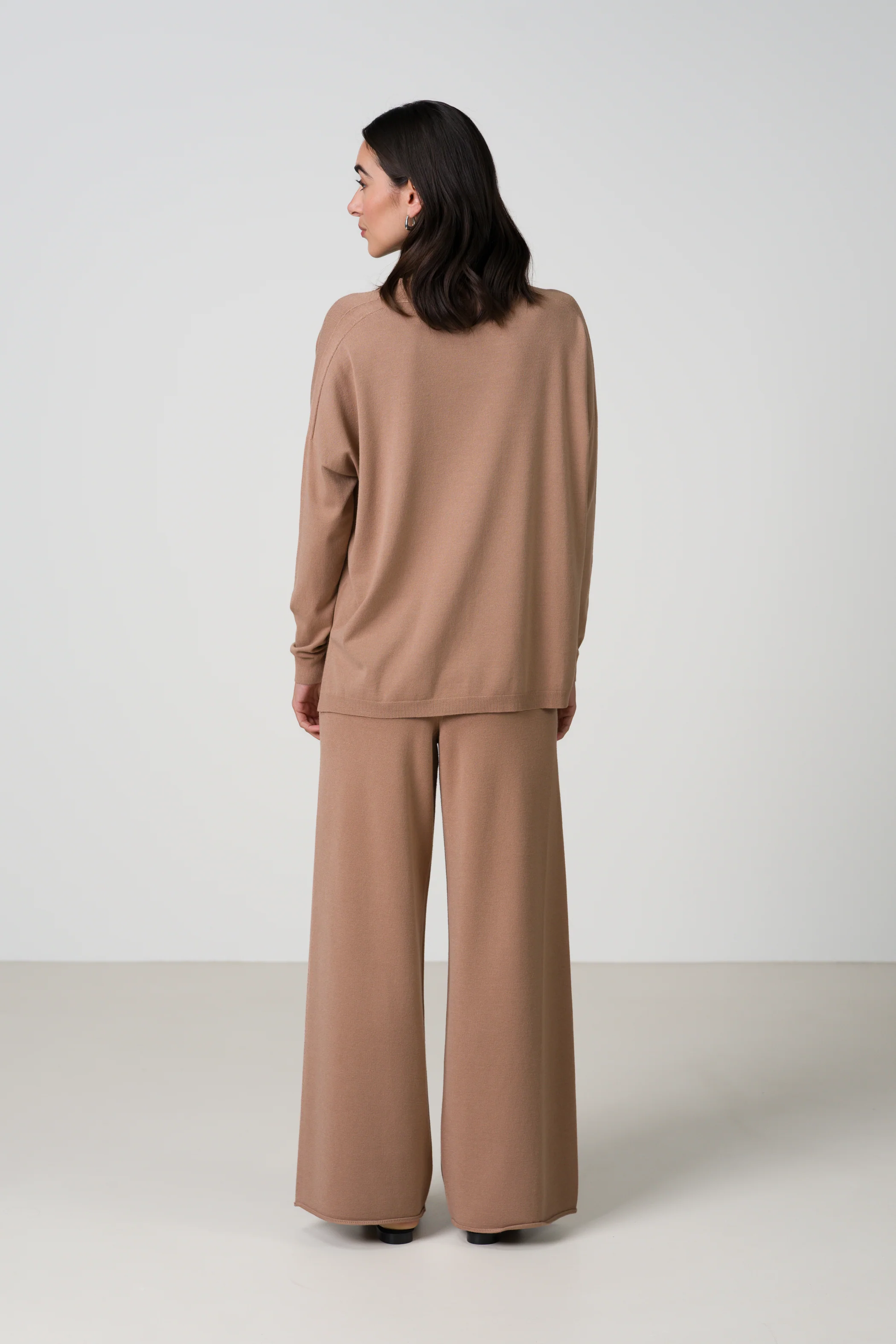 Layla V Neck Sweater | Chestnut Brown | Fine Knit - Image 4
