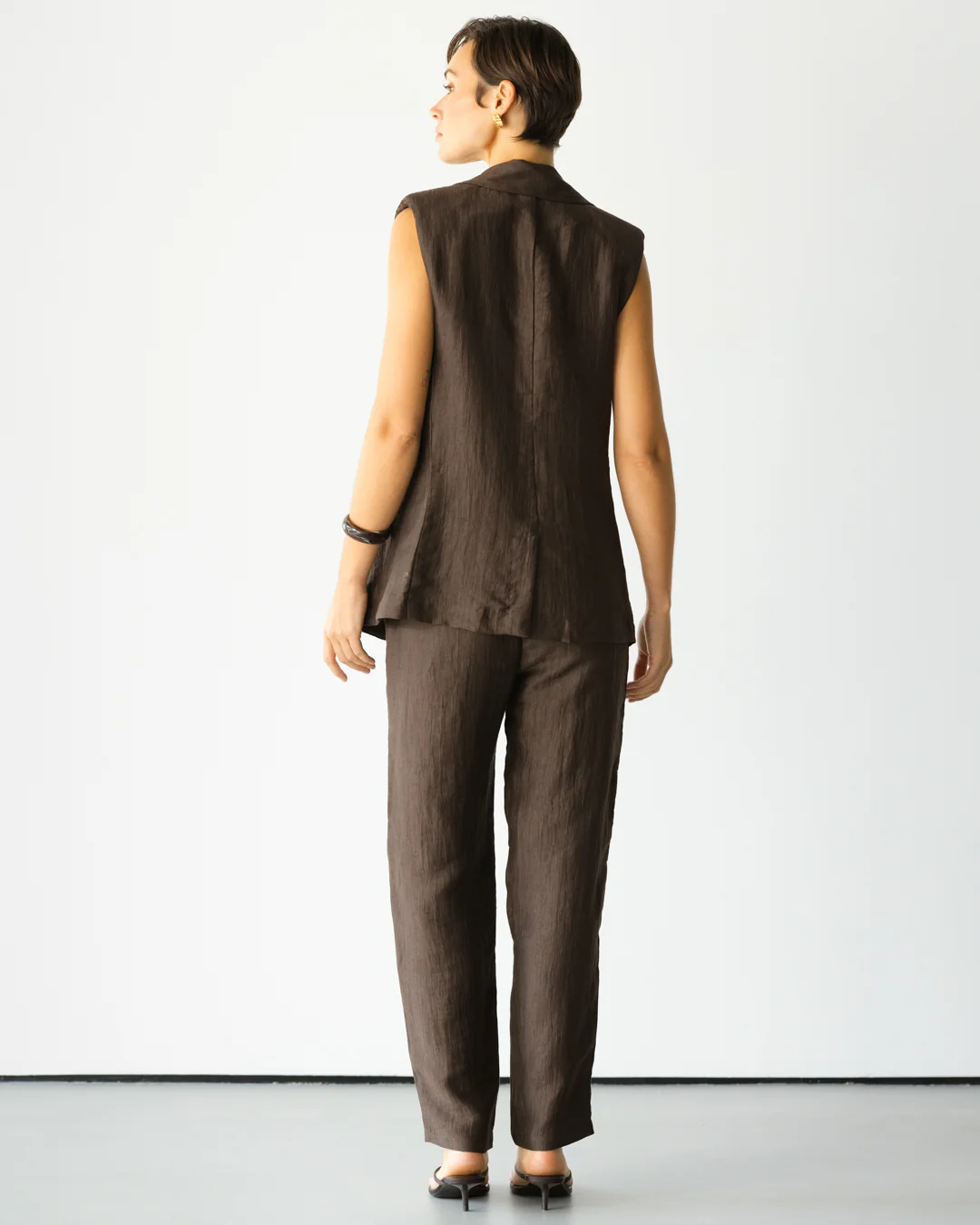 Maris Sleeveless Linen Blazer | Espresso Brown - Image 5
