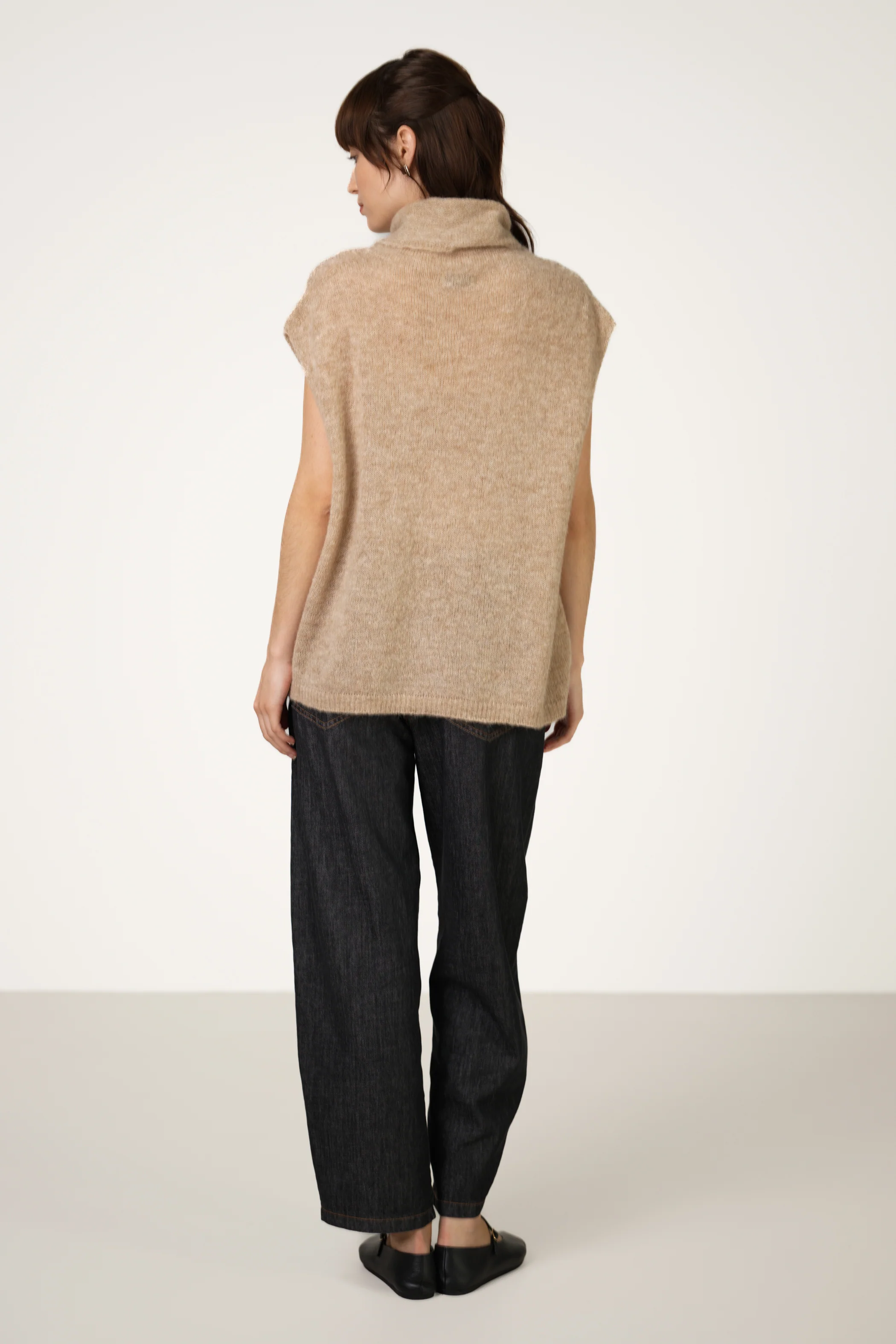 Nyx Sleeveless Turtleneck | Beige | Alpaca-Wool Blend - Image 3