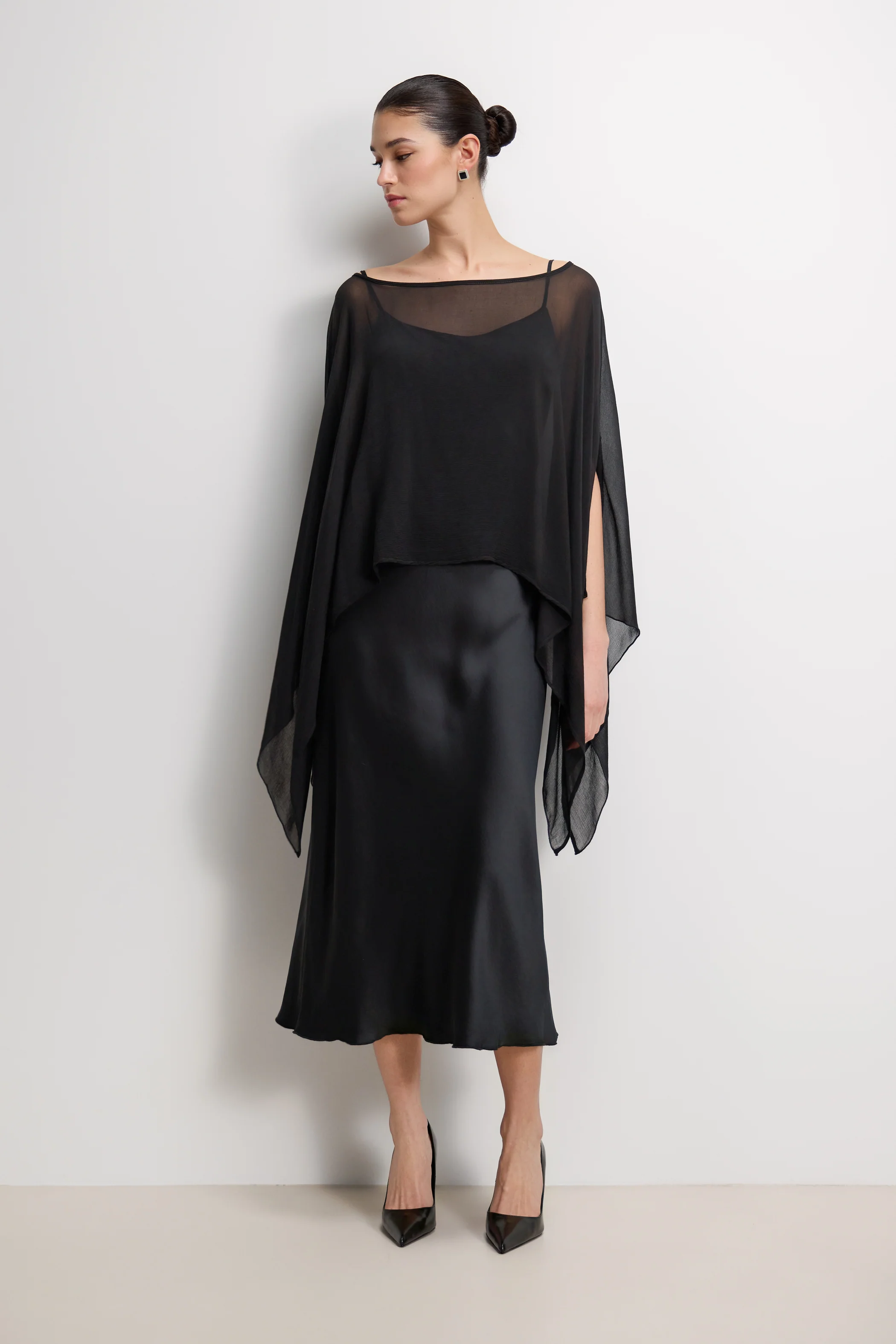 Emberly Lightweight Poncho | Black