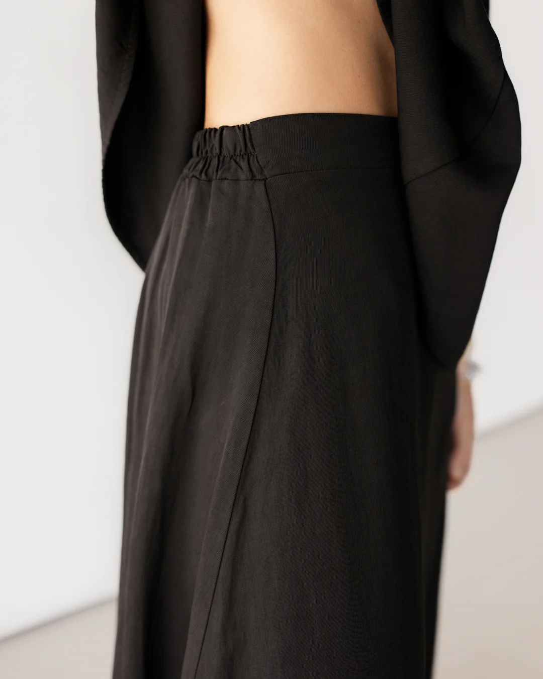 Willa Elastic Waist Skirt | Black - Image 4