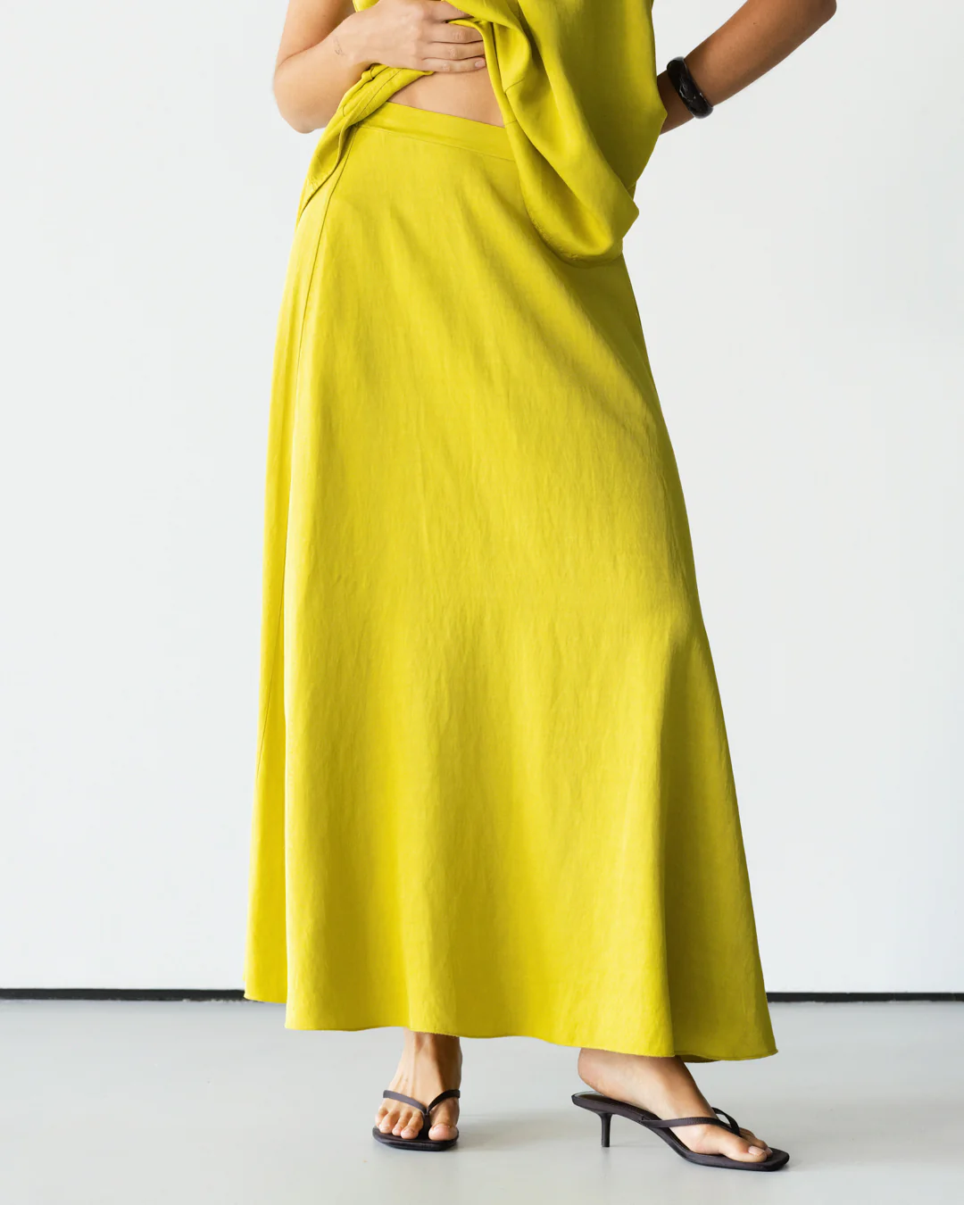 Willa Elastic Waist Skirt | Lime - Image 3
